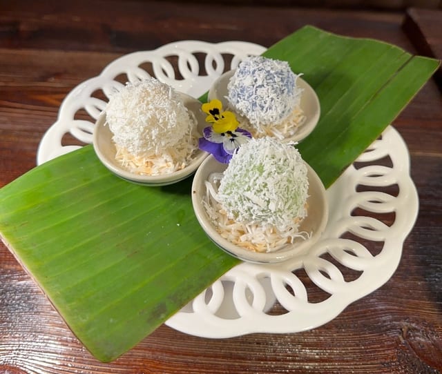Khanom Tom.