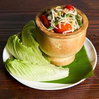 Som Tum (Papaya Salad)  (5 portions/tray)