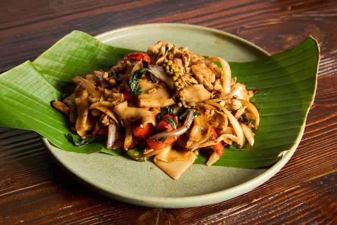 Pad Kee Mao (Drunken Noodle) TRAY  (5 portions/tray).