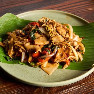 Pad Kee Mao (Drunken Noodle) TRAY  (5 portions/tray)